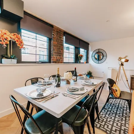 Boutique Grade Ii Listed Gem, Centre, Fast Wifi, Family/ Contractors *